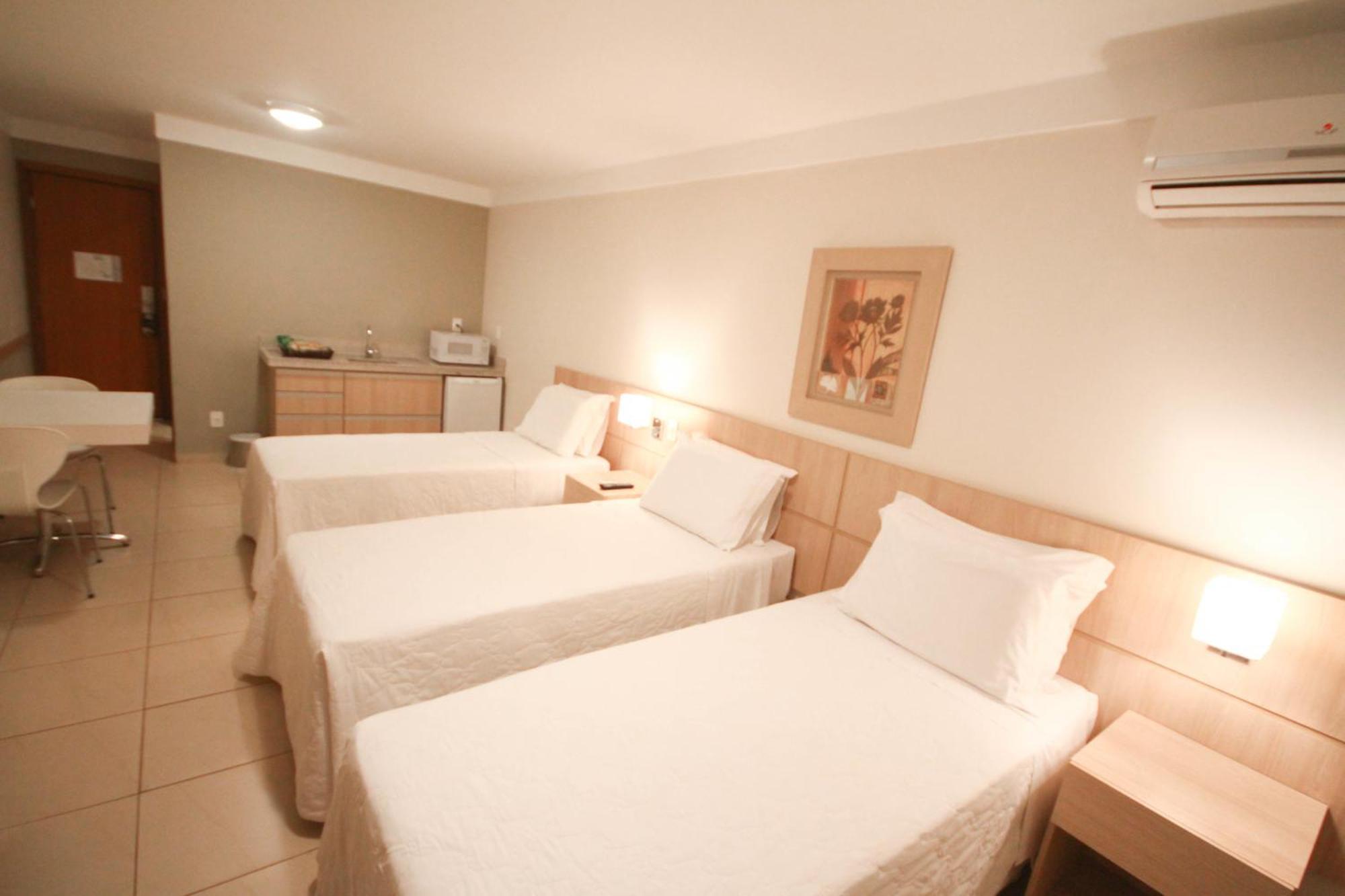 Gales Park Hotel Dourados Oda fotoğraf