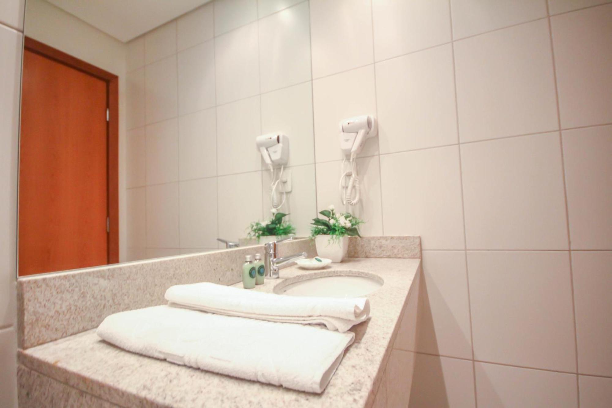Gales Park Hotel Dourados Oda fotoğraf