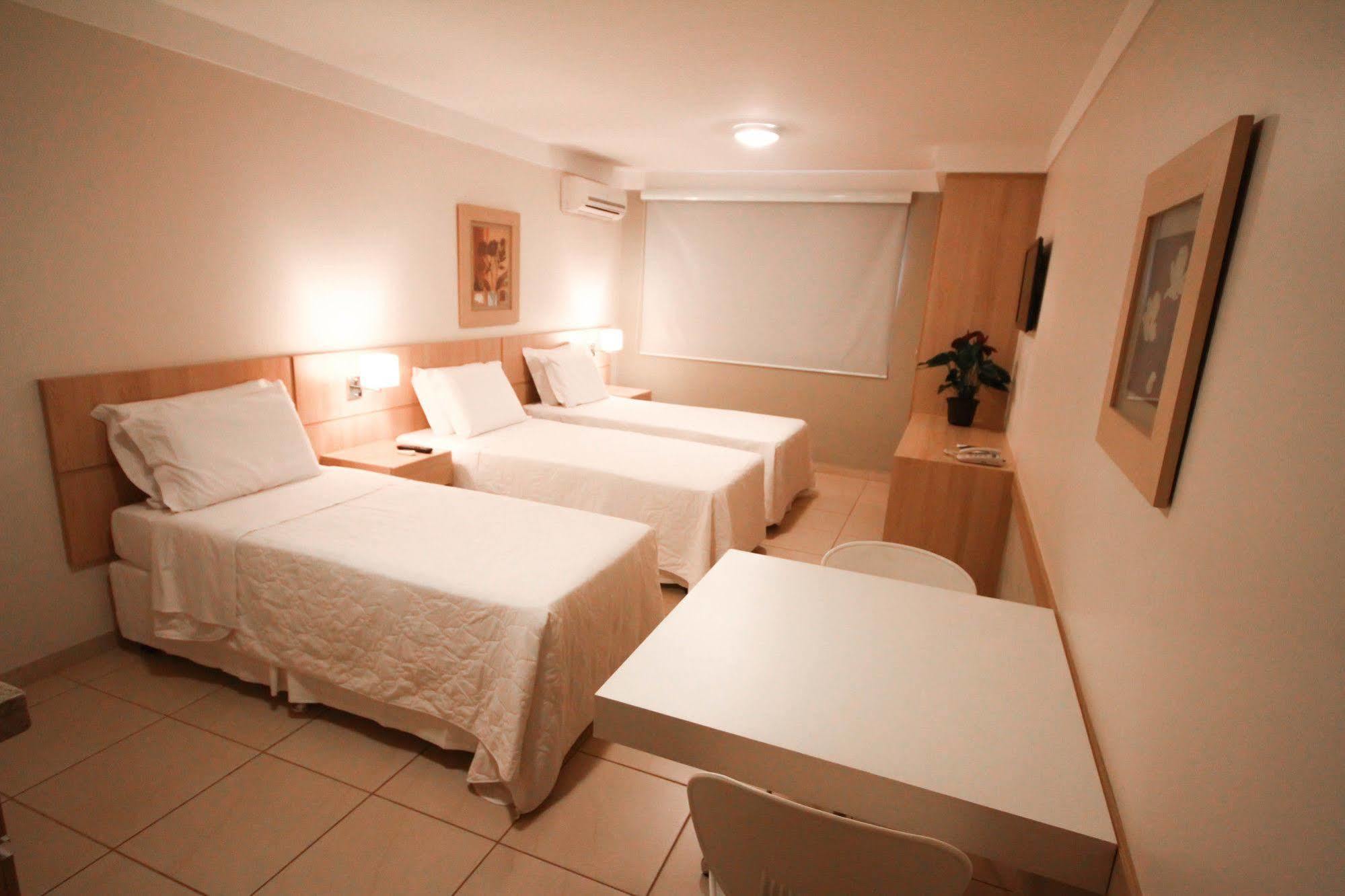 Gales Park Hotel Dourados Dış mekan fotoğraf