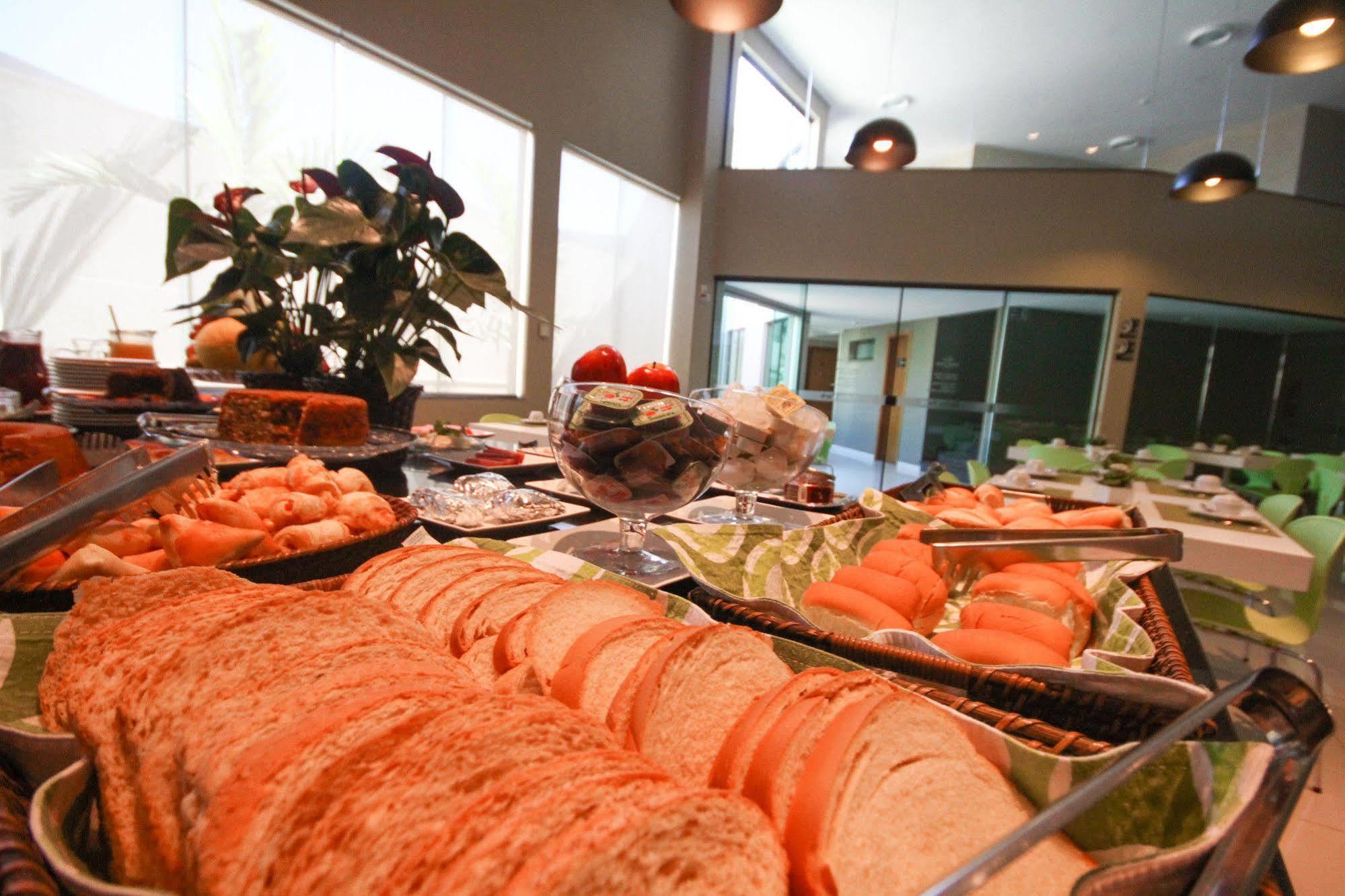 Gales Park Hotel Dourados Dış mekan fotoğraf
