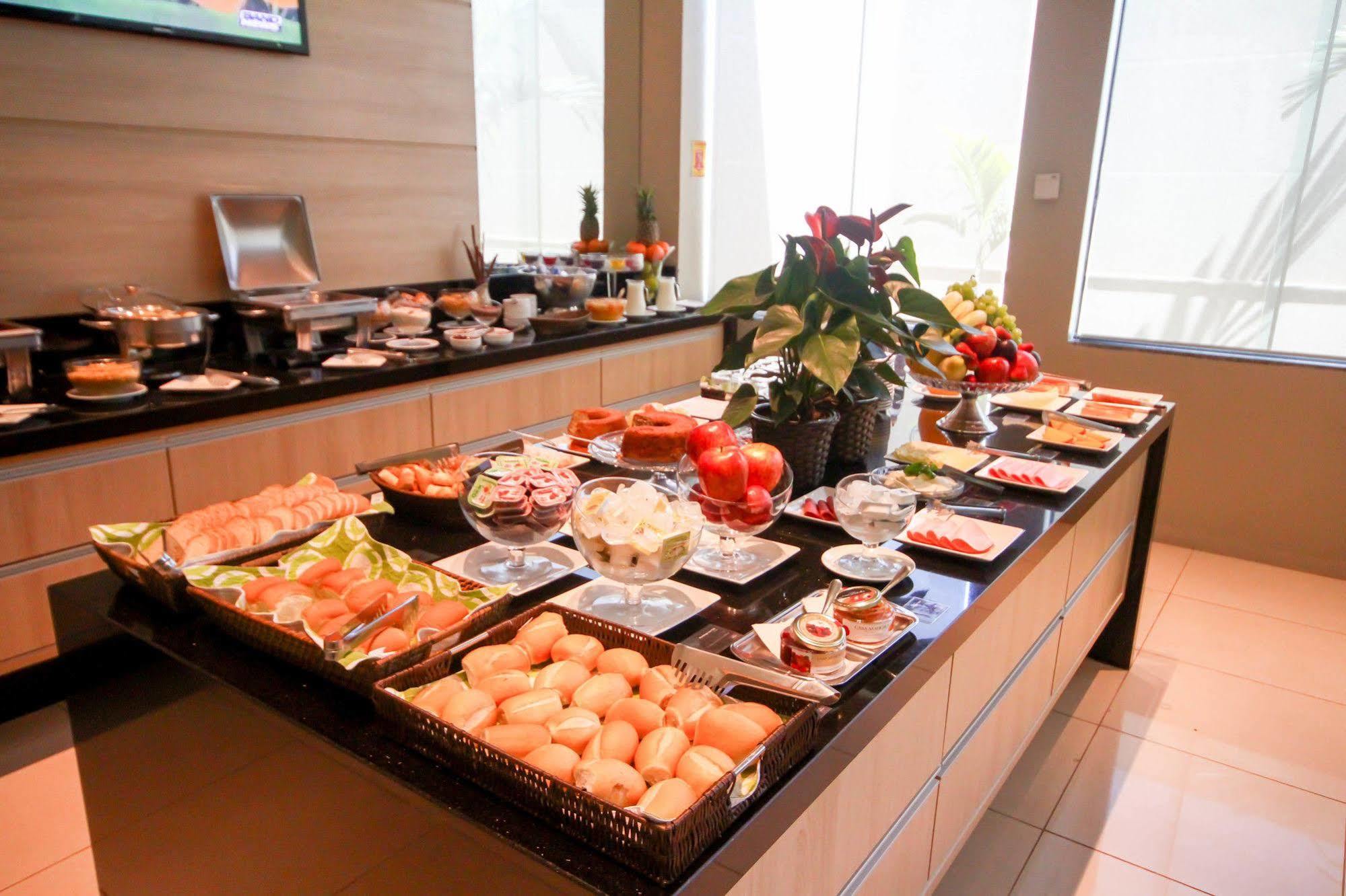 Gales Park Hotel Dourados Dış mekan fotoğraf